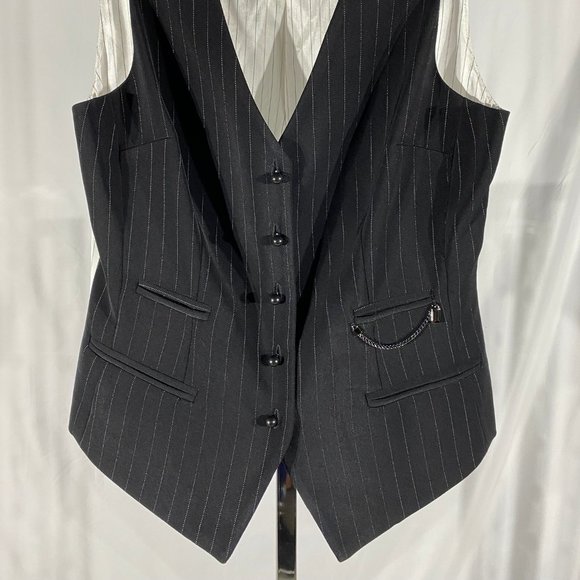 Vest - Drama - Picture 2 of 6